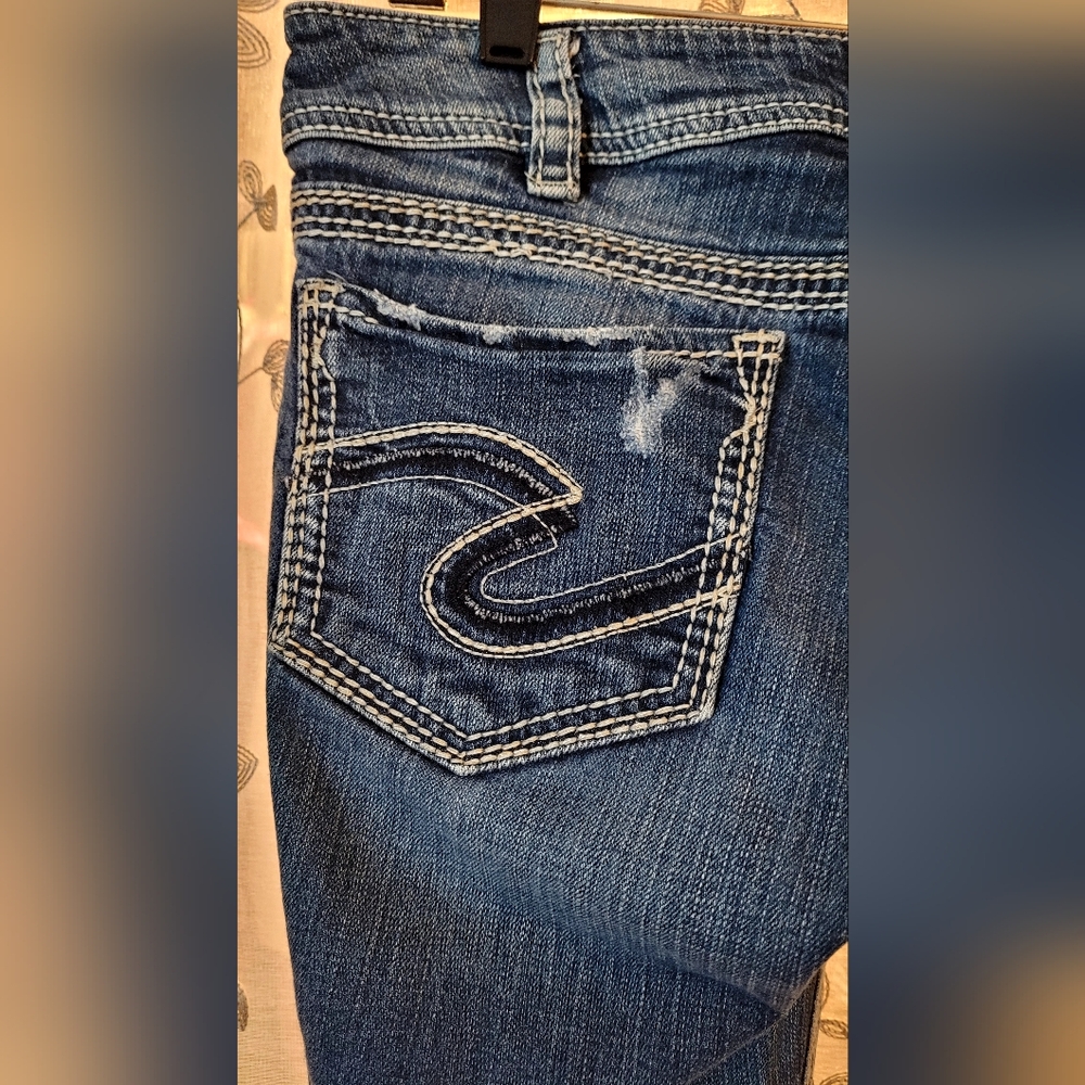 Silver Jean Co Suki Distressed Jeans View 3